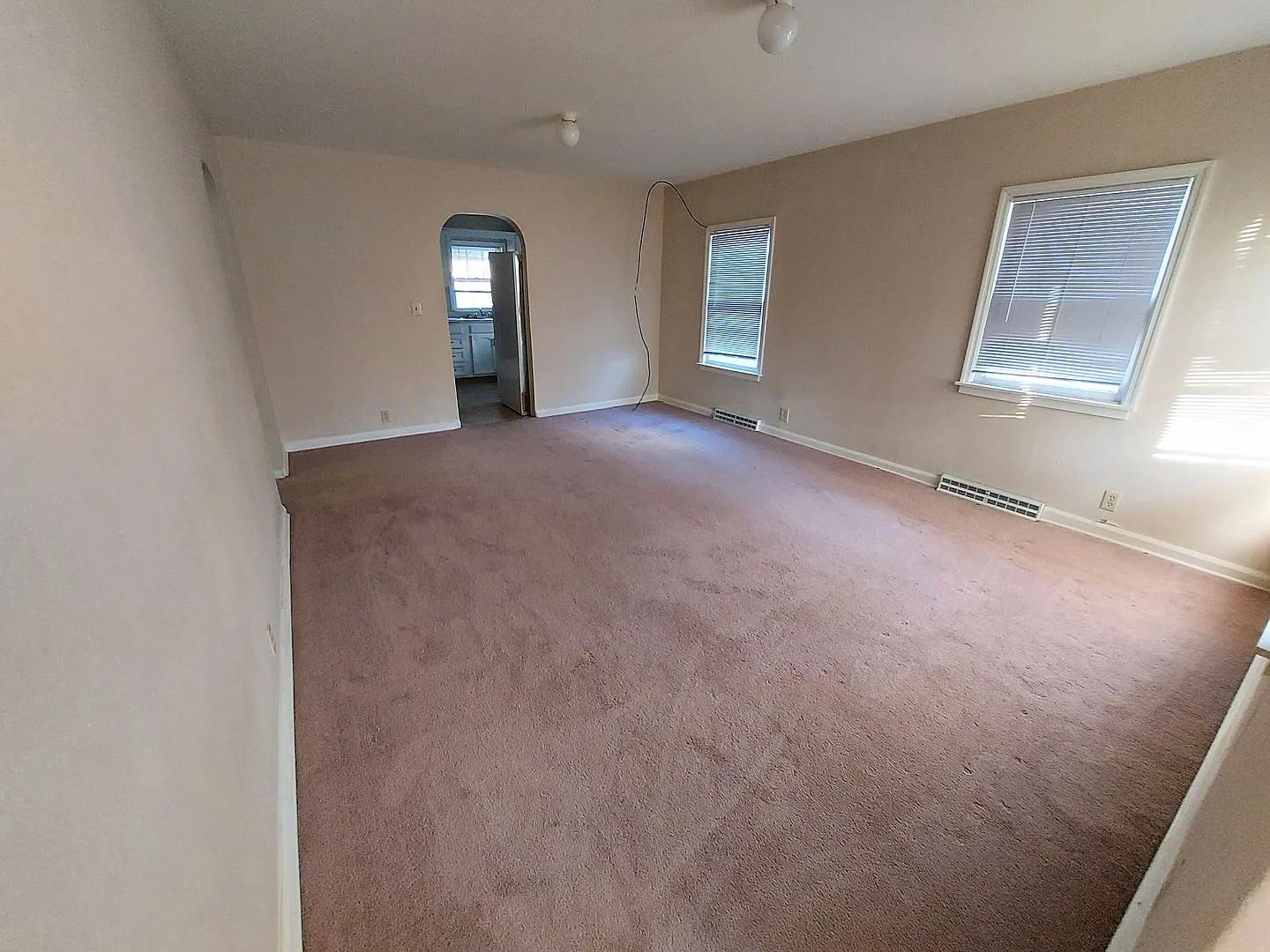 2 Bedroom Home in Laurel w/ Garage & Fenced Yard — Photo 2