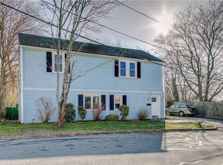 29 Sherwood Rd, Middletown, RI 02842