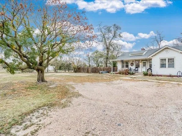 1304 W 11th Ave, Hutchinson, KS 67501