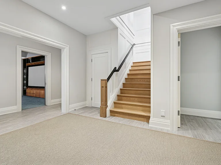 210 Bluff Rd — Photo 37