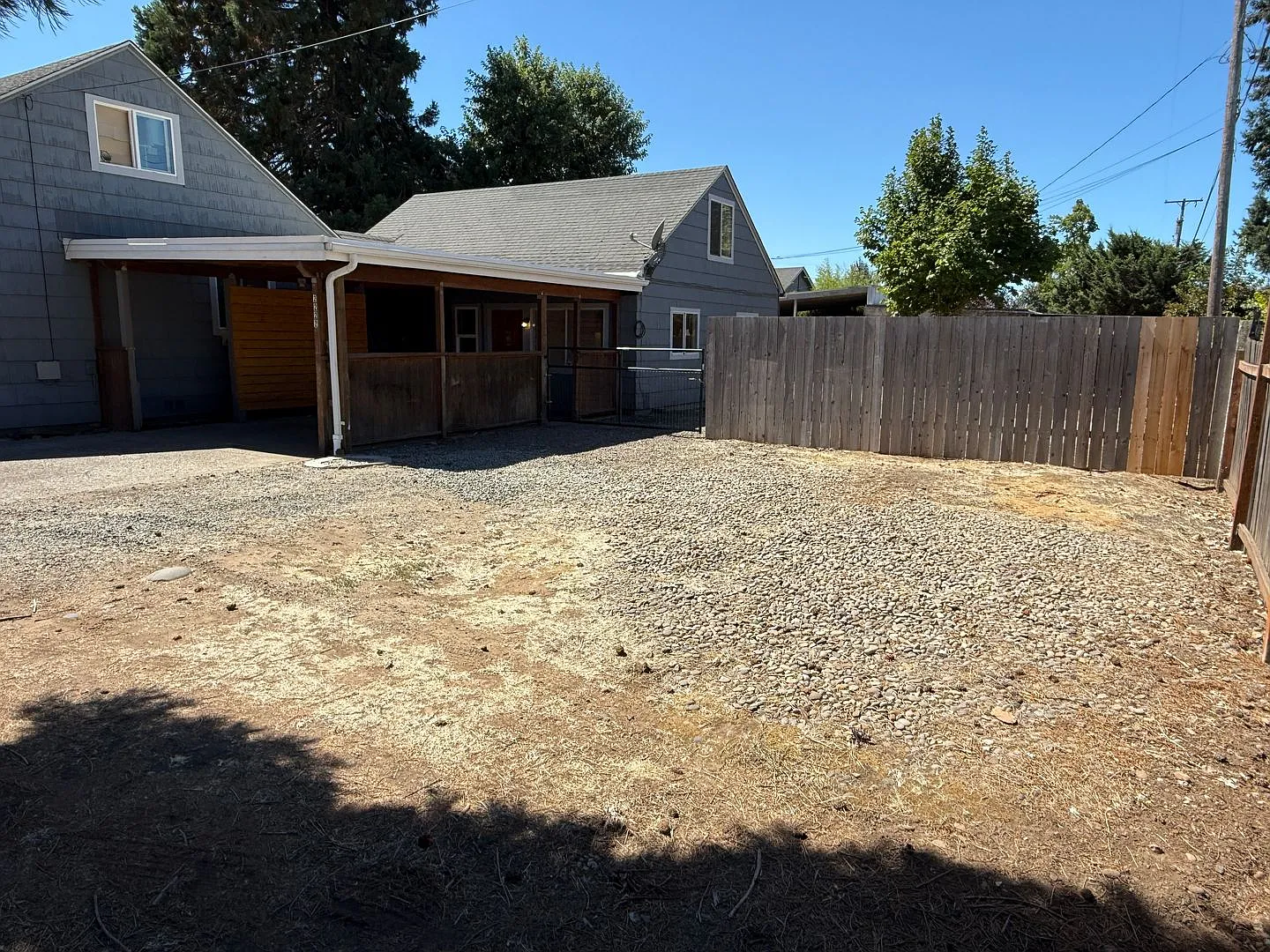 Updated 3-bedroom, 1 bath triplex in Springfield! — Photo 2