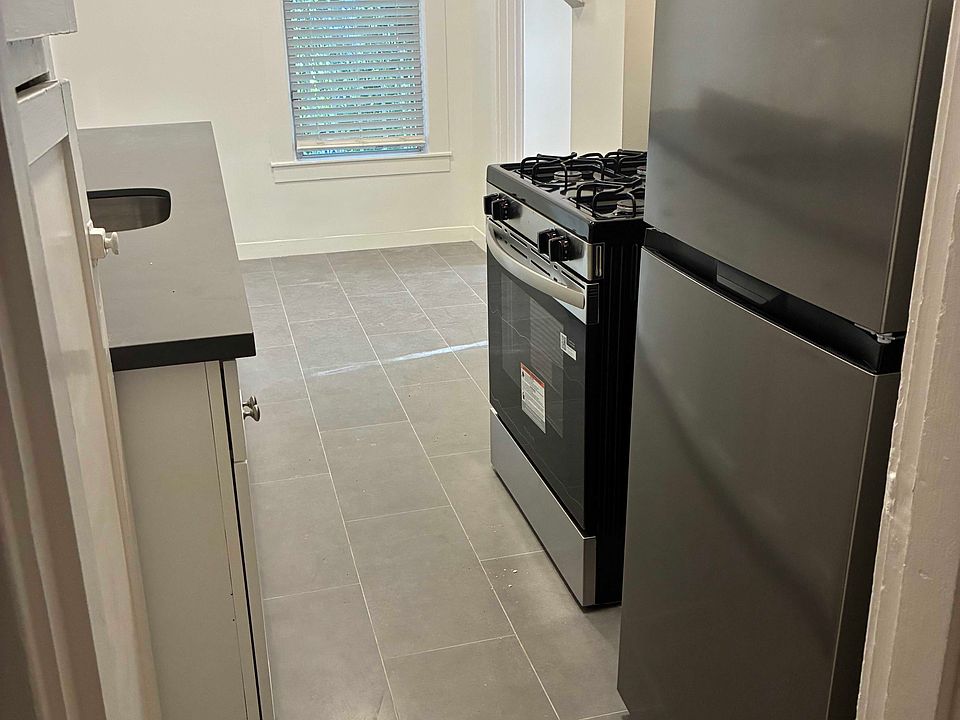 1st image of 2410 Chestnut St APT 6