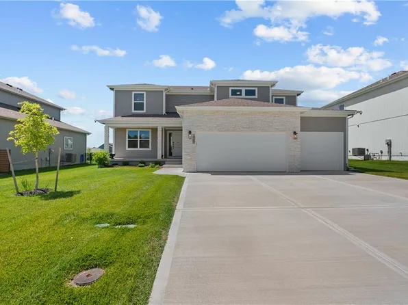 1717 SW Hightown Dr, Lees Summit, MO 64082