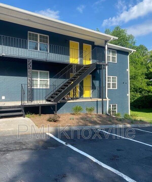 1st image of 123 Ingersoll Ave Unit 12