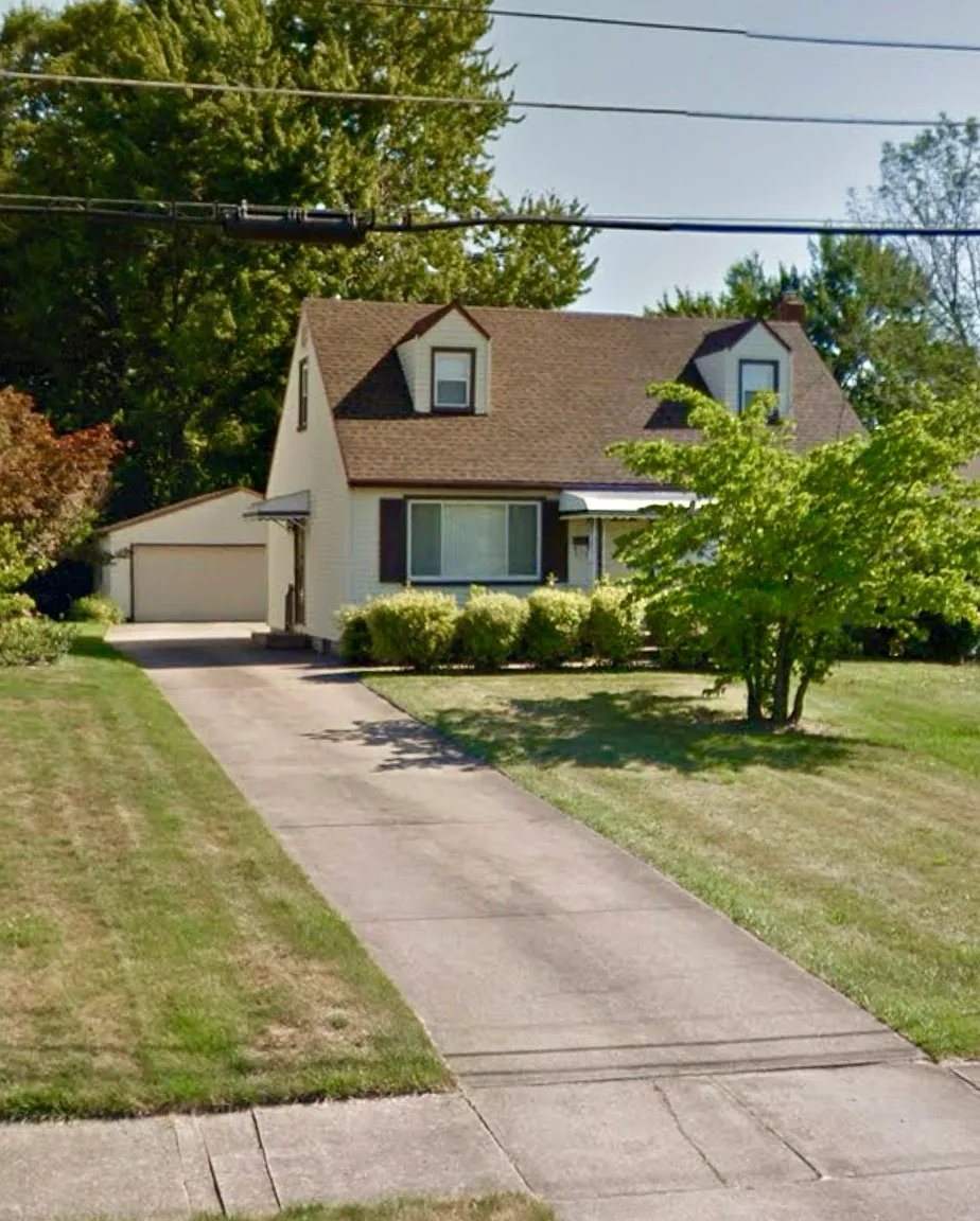 370 Johnston Pl photo 1