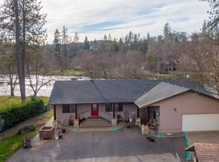 610 Park Dr, Shady Cove, OR