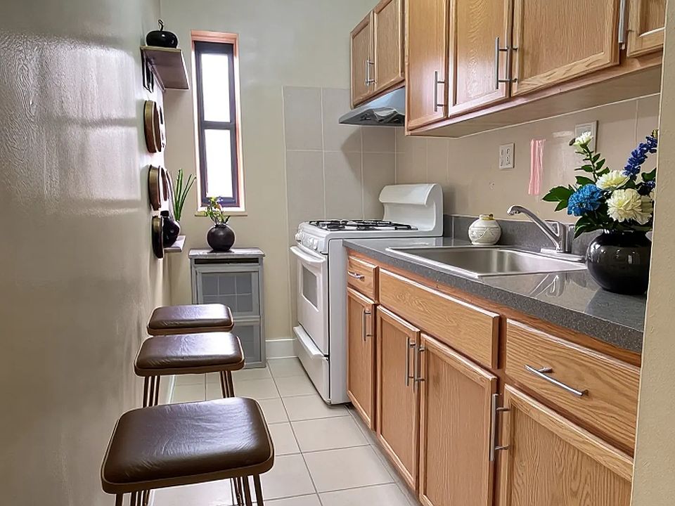 2nd image of 88-25 148th St #6O