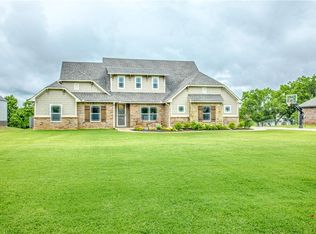 13545 Creek View Dr, Edmond, OK 73025