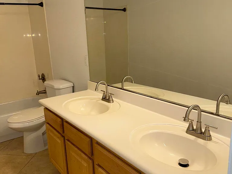 4542 N 111th Dr — Photo 32