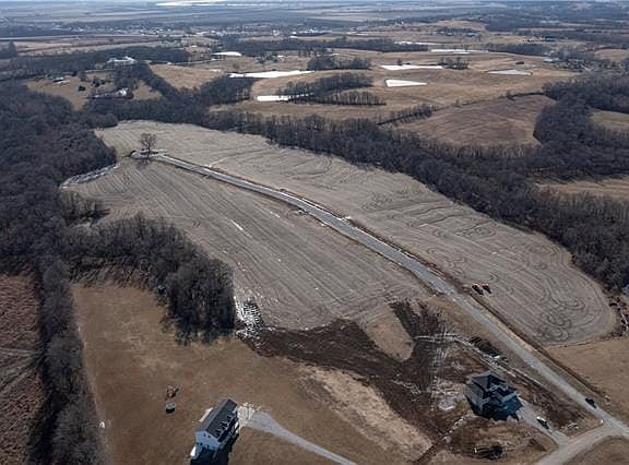 2nd image of Airfield Ln