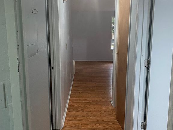 4th image of 2716 19th Pl APT 1