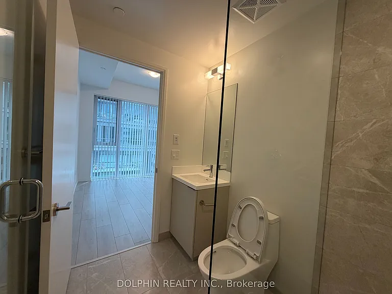 400 King St W #722 — Photo 15