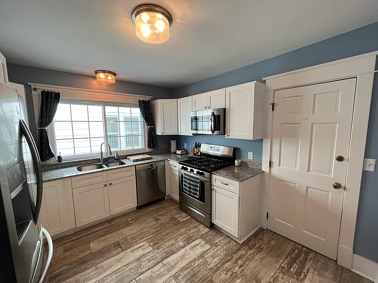 203 Lovering Ave #UPPER — Photo 2