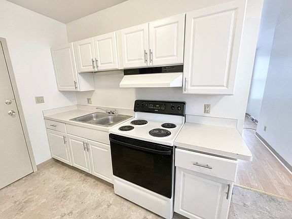 2nd image of 1718-34 E Lafayette Pl #1718-01