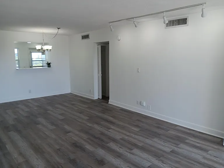 3050 N Palm Aire Dr #702 — Photo 11