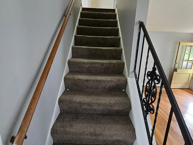 913 Hillside Dr — Photo 5