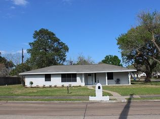 214 Pennsylvania St, Webster, TX 77598