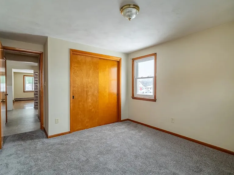 1240 Center Rd — Photo 8