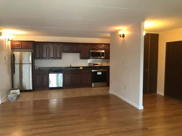 32 Skyline Dr APT 4, Braintree, MA 02184