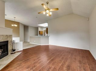 941 Blossomwood Ct, Arlington, TX 76017