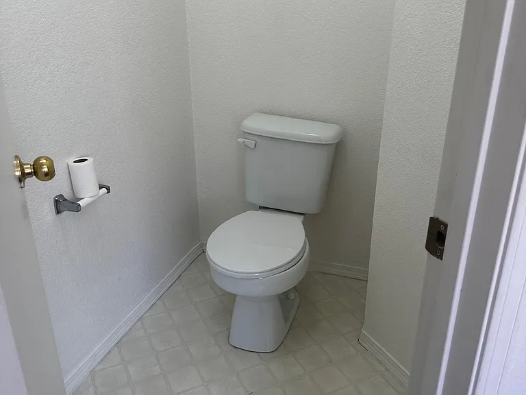 504 Leeward Dr NW — Photo 15
