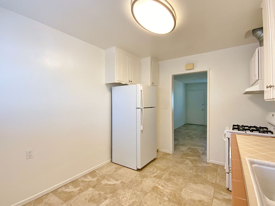Eat-in Kitchen