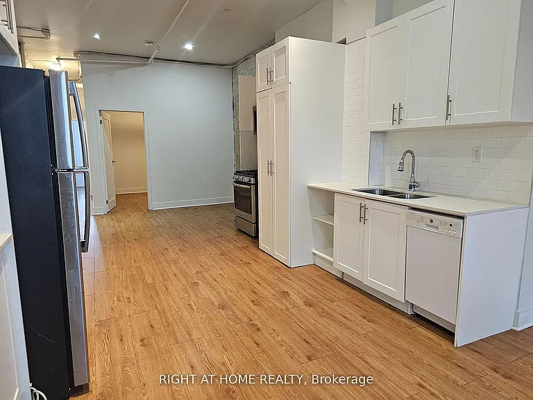437 Spadina Ave #2 — Photo 7