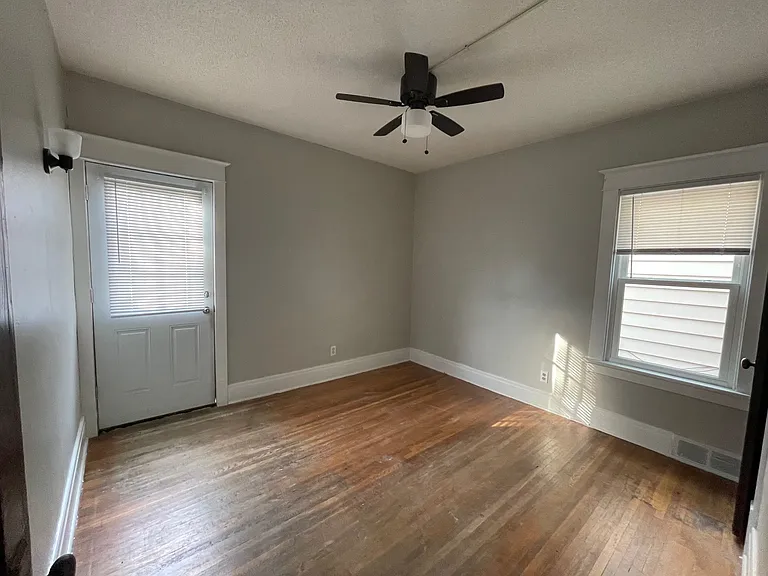 560 Linden Ave #1 — Photo 23