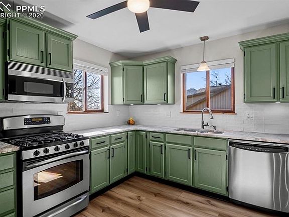 3rd image of 320 Columbine Rd