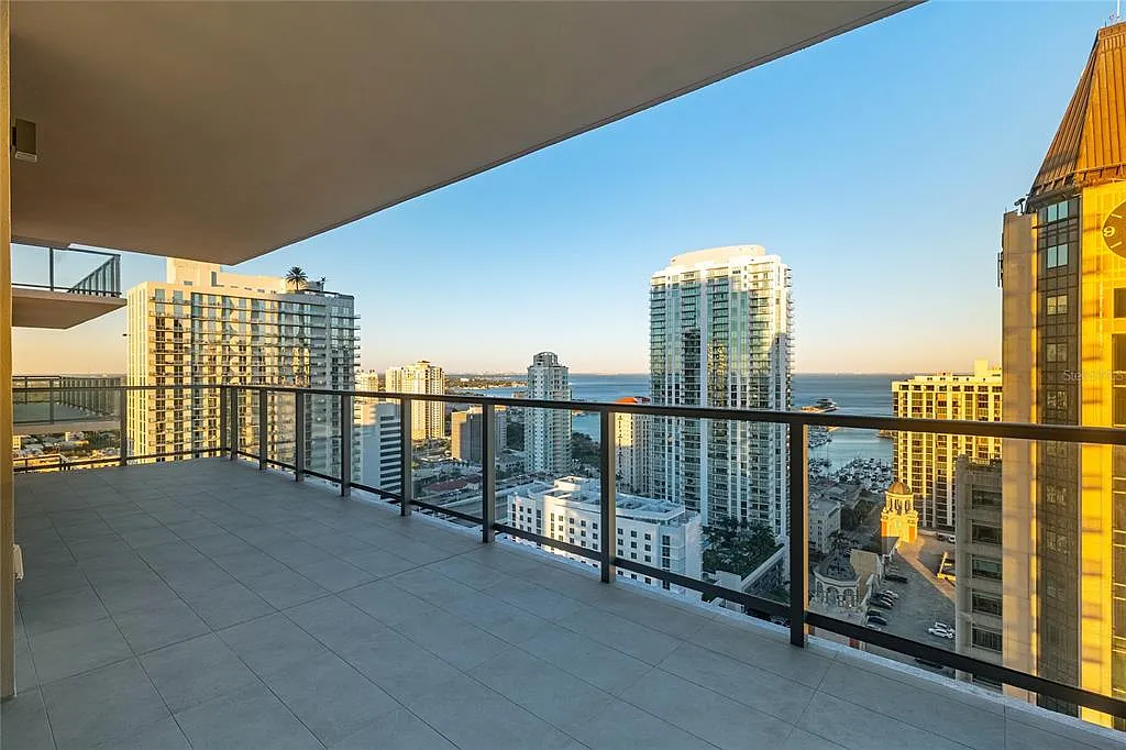 2 bed, 3.0 bath, 1935 sqft, $11,500 — Photo 3