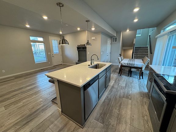 5th image of 10183 Zeno St