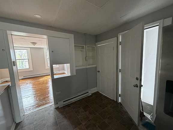 3rd image of 561-565 Congress St #3