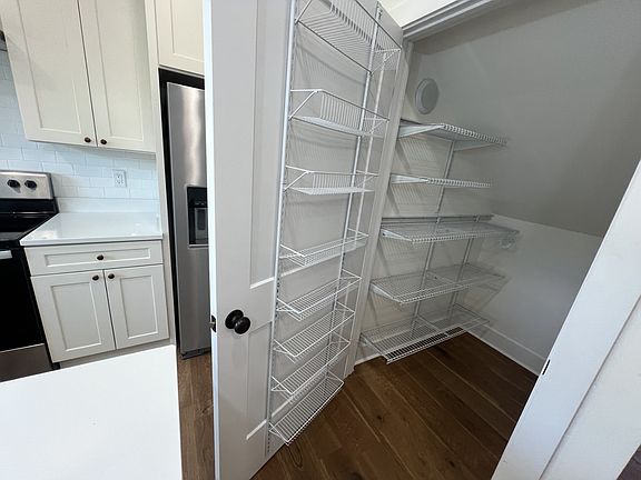 4th image of 507 Bishop Ln