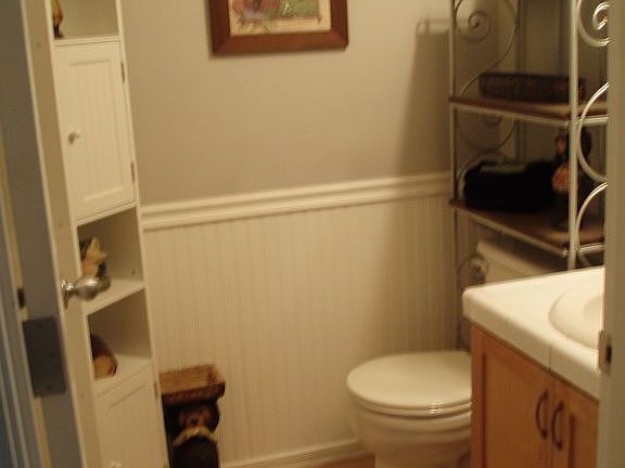 52004 entry bathroom