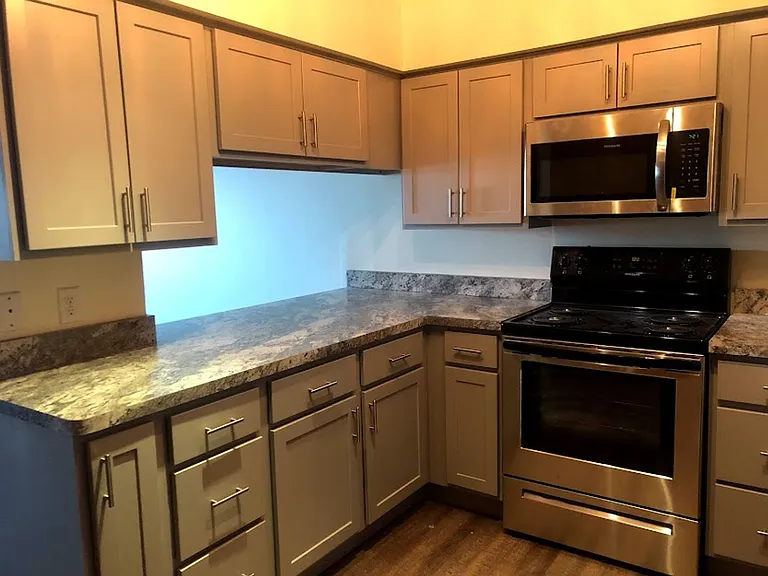 211 N 2nd St — Photo 2
