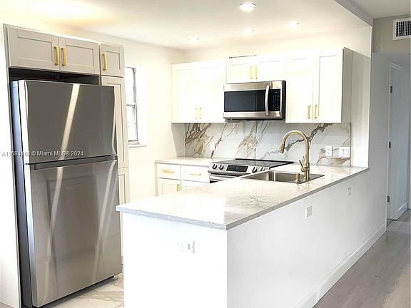 5th image of 171 Ellesmere #C