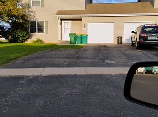 1020 Emmsen Dr, Sycamore, IL 60178