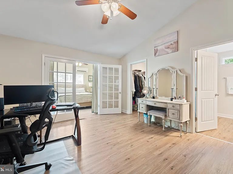 305 Cedar Ln — Photo 22