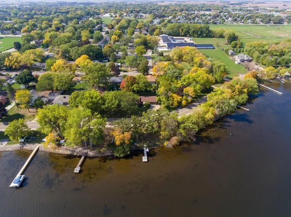 1001 Clear Lake Dr, Waseca, MN 56093