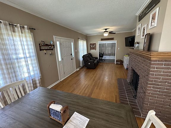 4th image of 2209 Forest Ave