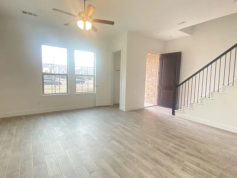 1495 Perrin Ln — Photo 7