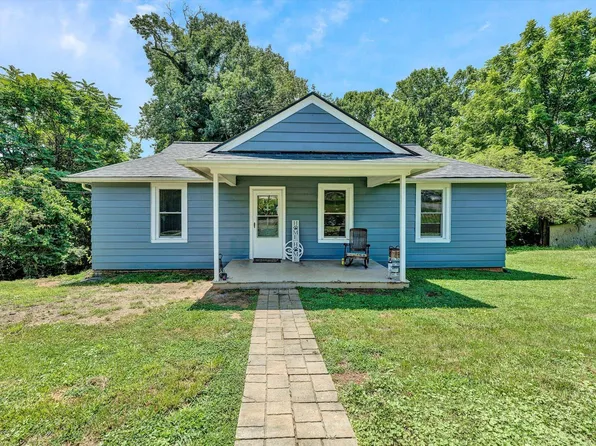 81 W 8th St, Fieldale, VA 24089