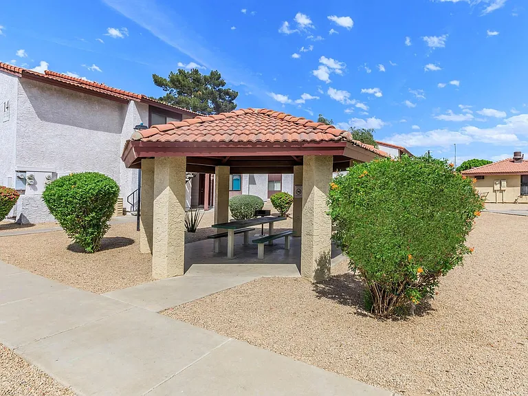 5535 W McDowell Rd — Photo 16