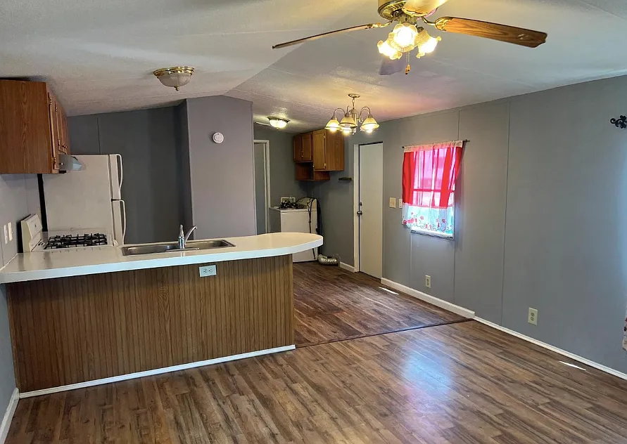 2 bed, 1.0 bath, 800 sqft, $1,450 — Photo 2