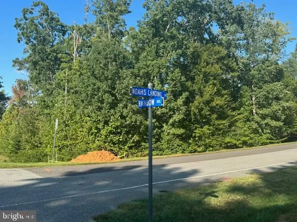202 Rainbow Rdg, Bumpass, VA 23024