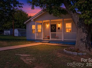 2996 1st Ave NW, Hickory, NC 28601