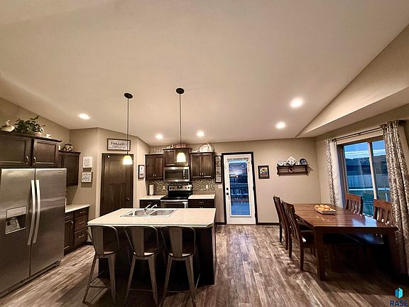 4th image of 3017 S Keyrell Dr