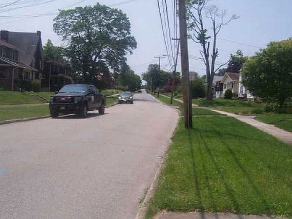 Exterior Neighborhood (street photo)