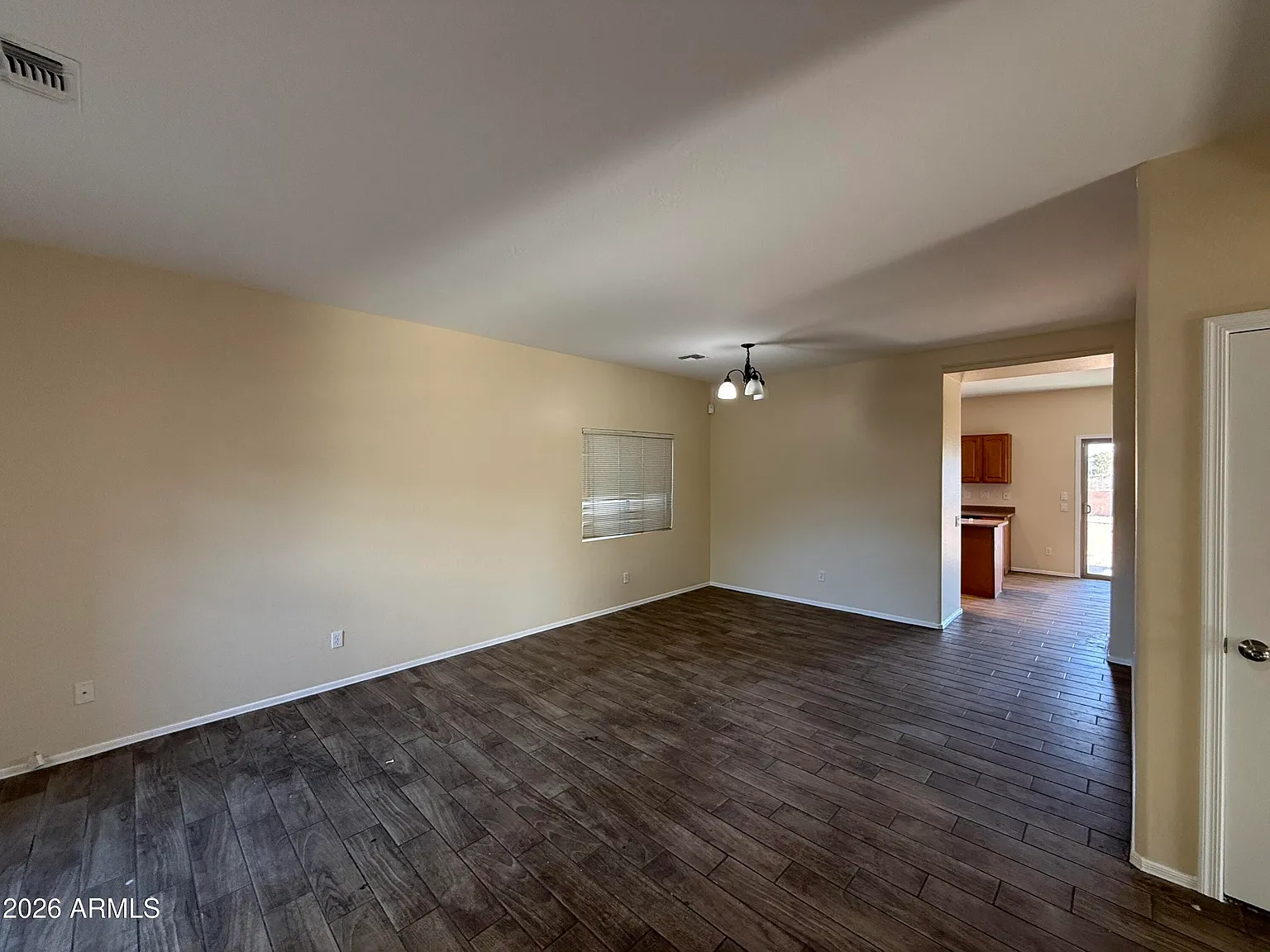 4 bed, 2.5 bath, 2368 sqft, $2,395 — Photo 4