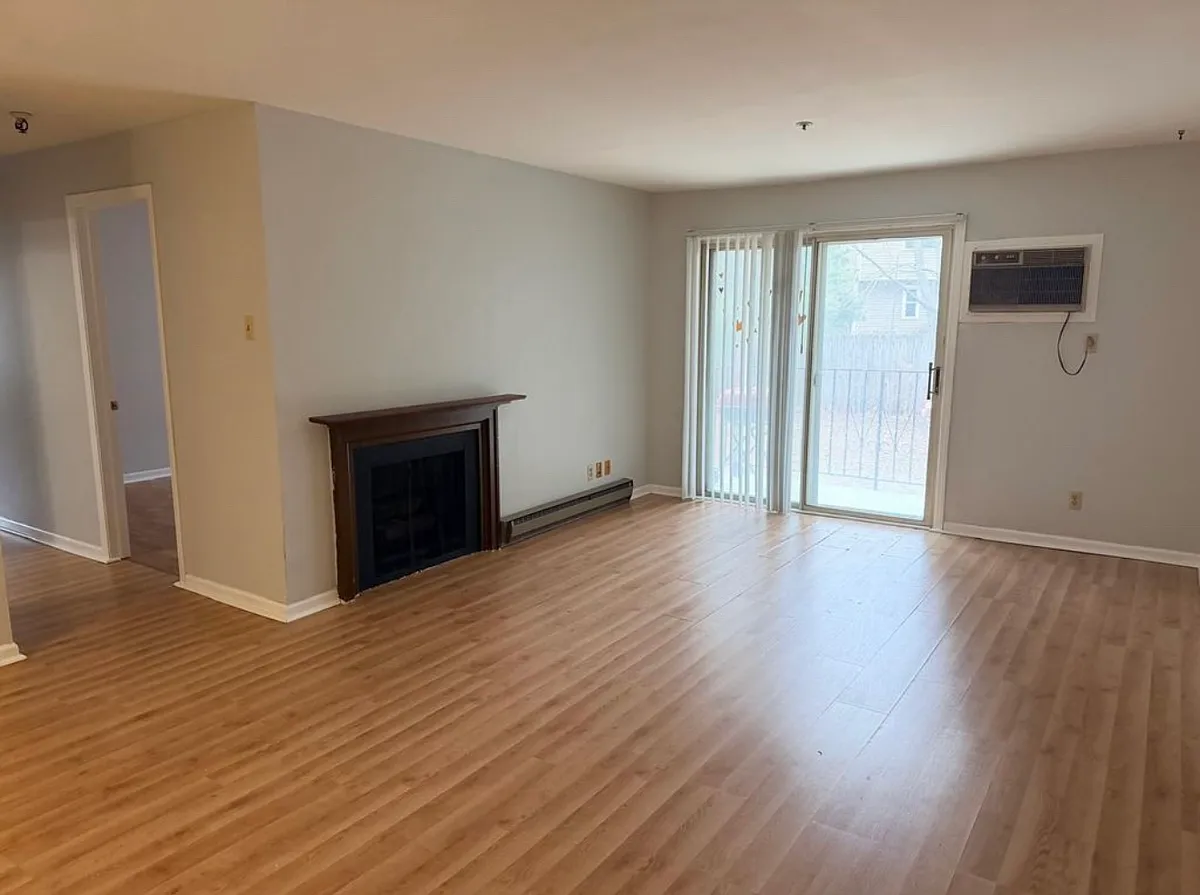 Building Photo - 3050 Jacqueline Dr #8